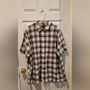Mens Size 2XL ~ Van Heusen short sleeve plaid button-down shirt
